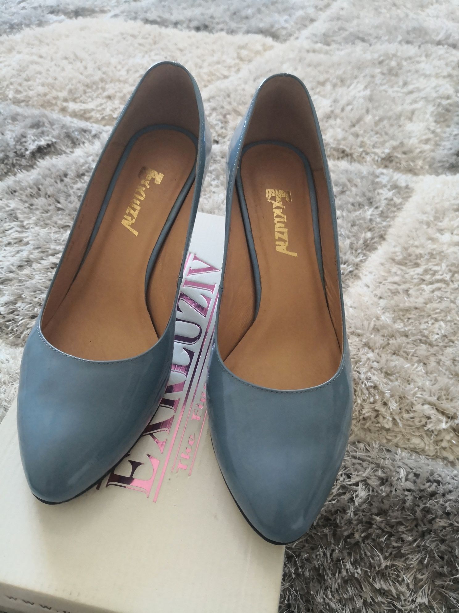 Buty damskie  rozmiar 40 skóra lakierowana