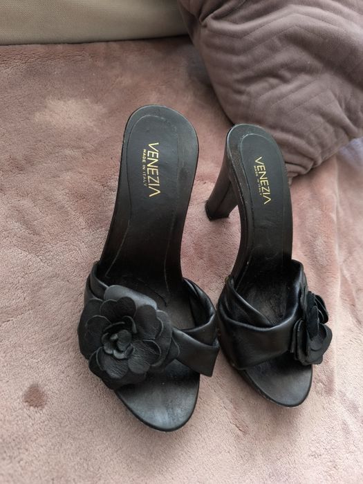 Czarne klapki Venezia 36