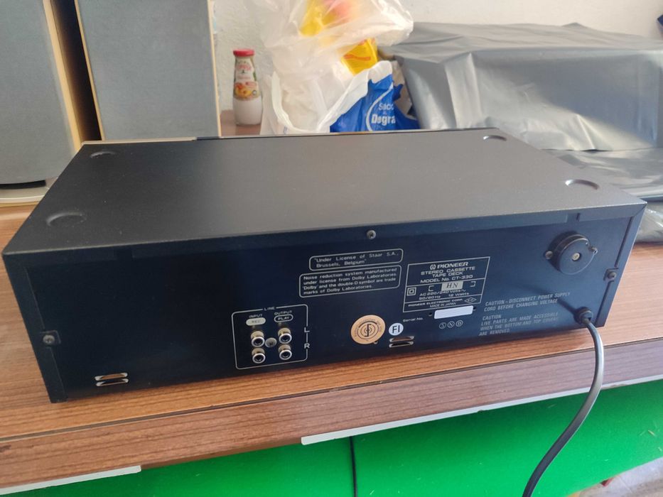 3 Elementos de som usados (2 leitor de cassetes e 1 leitor cd)