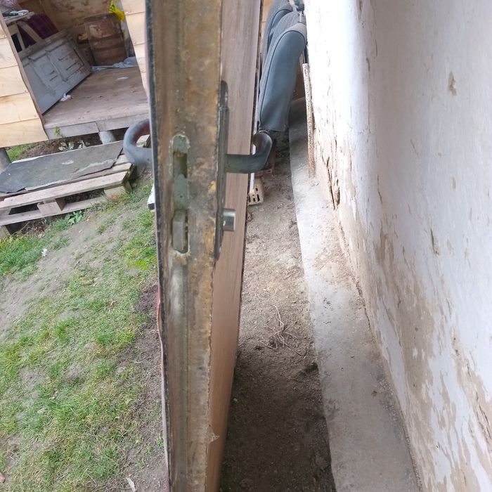 Дверь металлическая входная 3000грн.