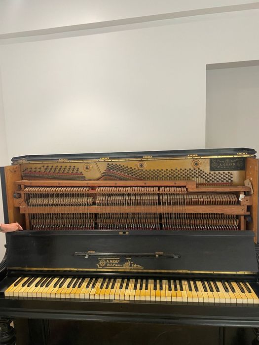 Piano vertical antigo