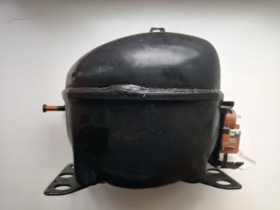 Компрессор Embarco EMT60HLP R134A для холодильника