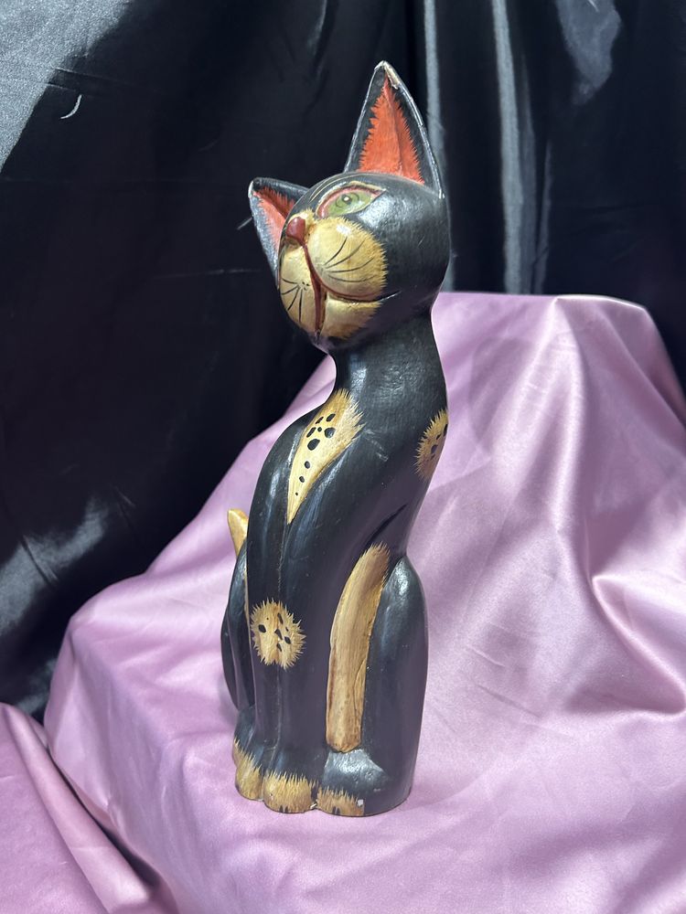 Kot z drewna rzeźba