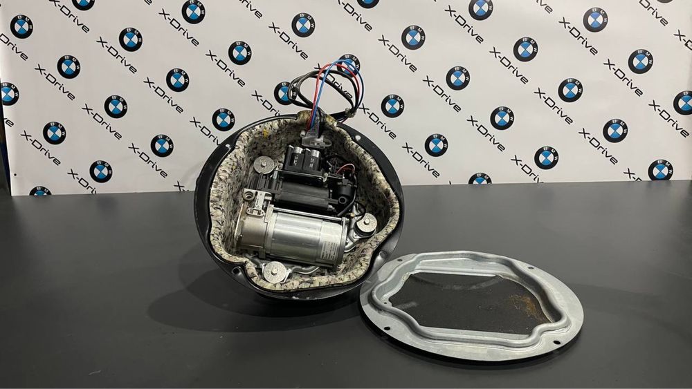 Компресор пневмопідвіски BMW X5 E53,компрессор пневми БМВ Х5 Е53