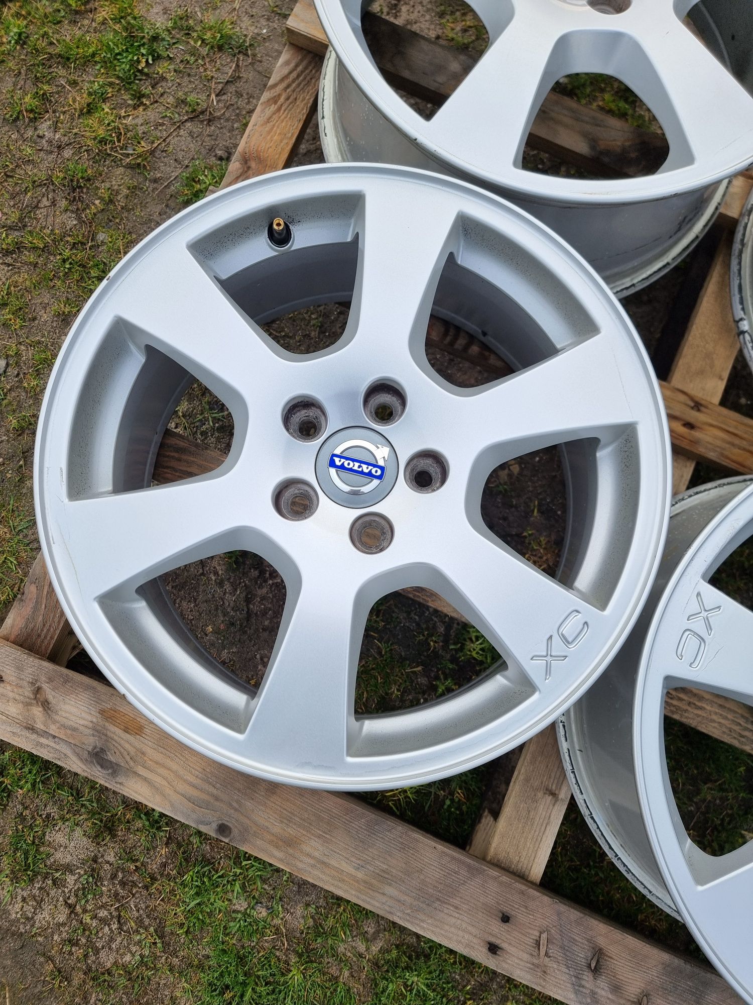 4x Alufelgi oryginalne Volvo 5x108 17"