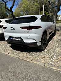 Jaguar branco com rodas pretas