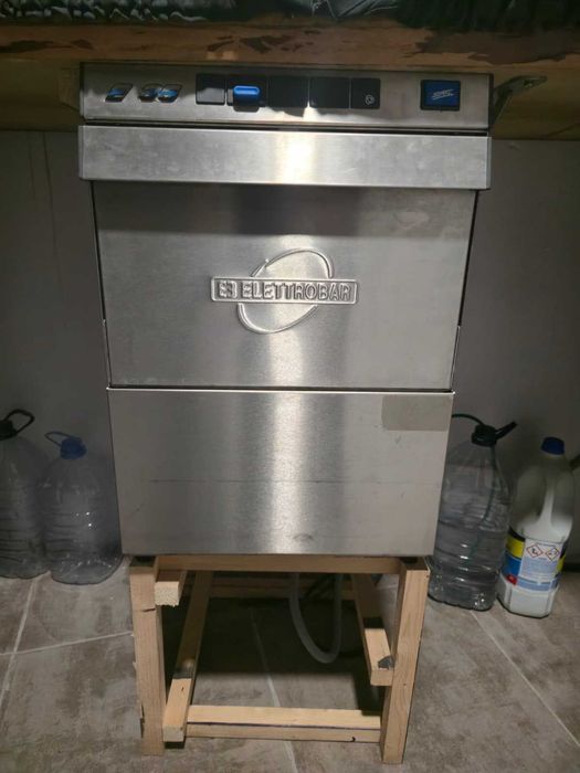 Maquina de Lavar Loiça de café restaurante