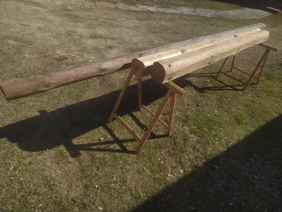 Stare bale belki konstrukcyjne ciosane drewno deski stodoła