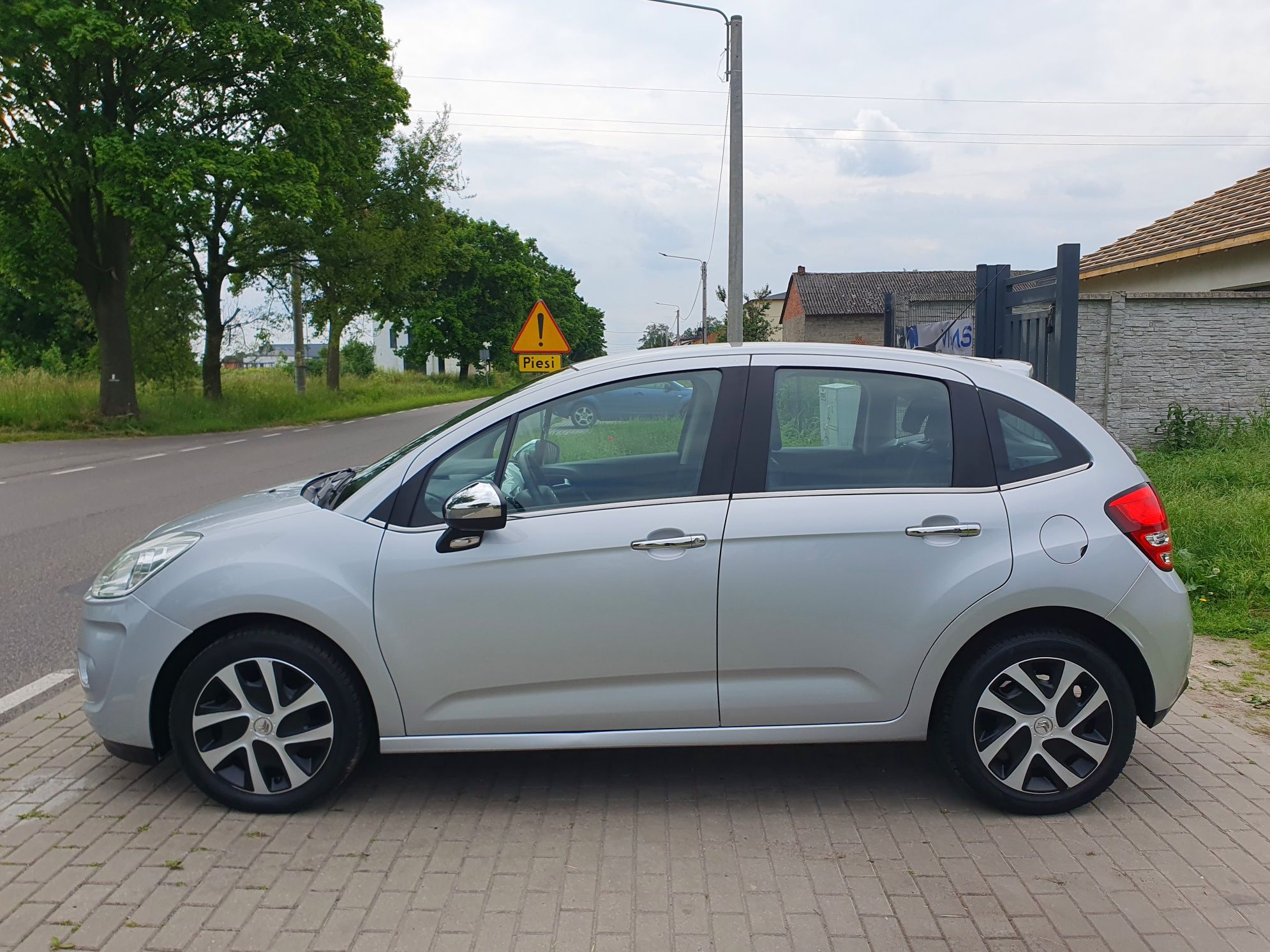 Auto po opłatach gotowe do rejestracji .