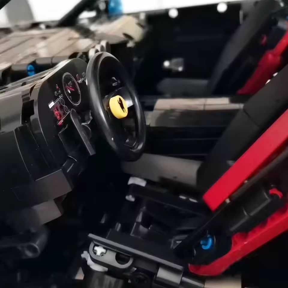 Конструктор Technic Ferrari F-12 Berlinetta. Масштаб 1:8. 3097 деталей