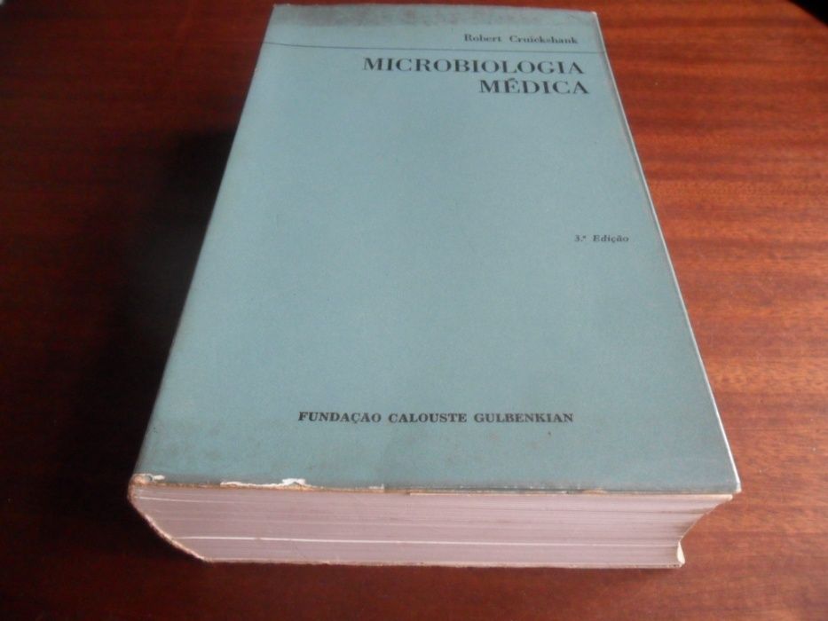 "Microbiologia Médica" de Robert Cruickshank
