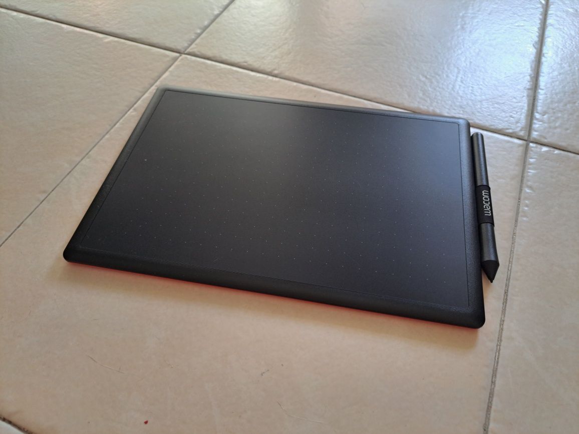 Mesa digitalizadora One by Wacom (medium)
