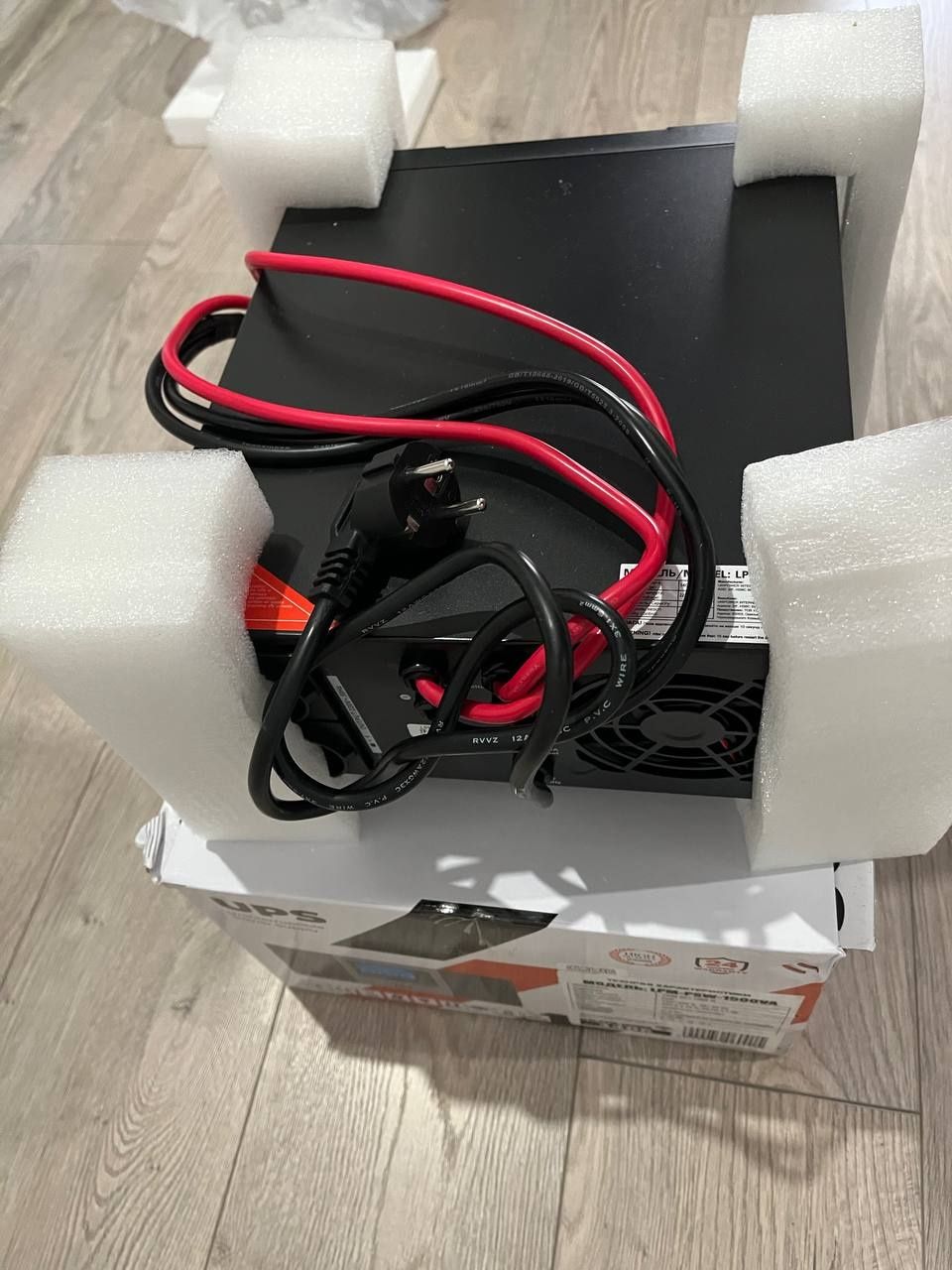 ДБЖ з правильною синусоїдою 12V LPM-PSW-1500VA (1050Вт)