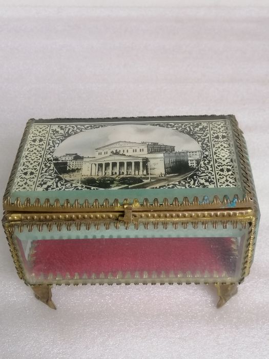 Шкатулка бронза стекло граненое.