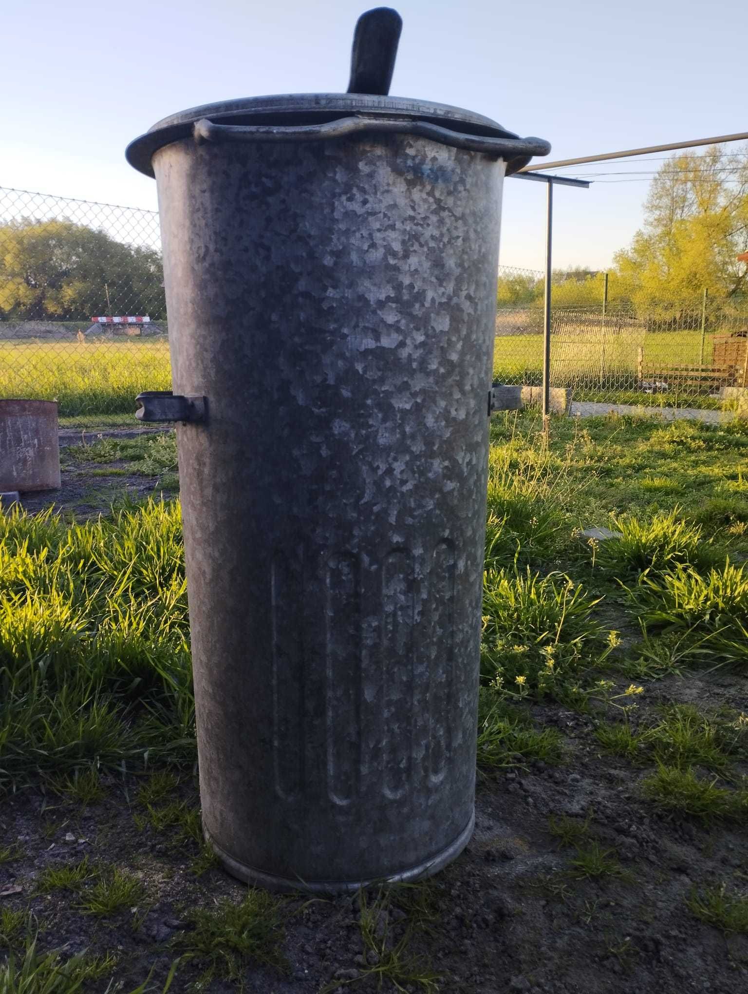 Kubeł na śmieci ocynkowany.