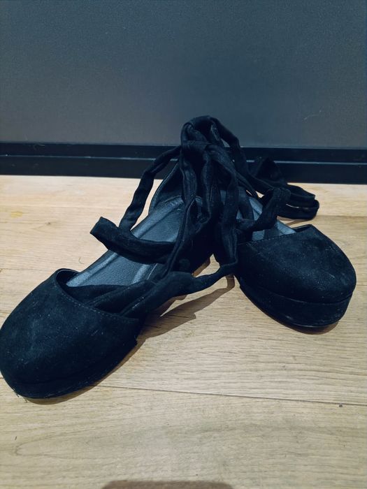 Zamszowe eleganckie półbuty wiązane