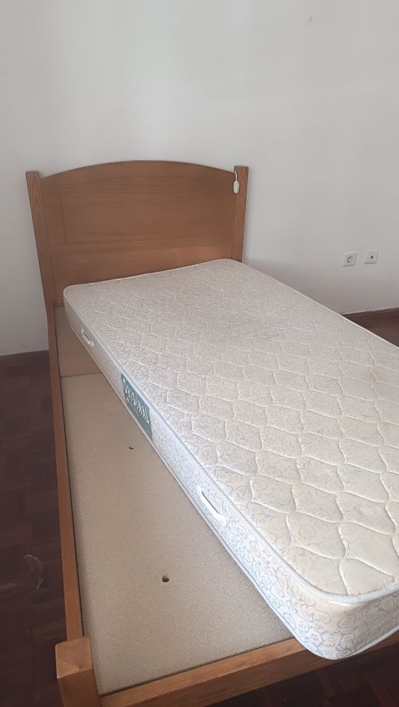 Vendo cama e colchão