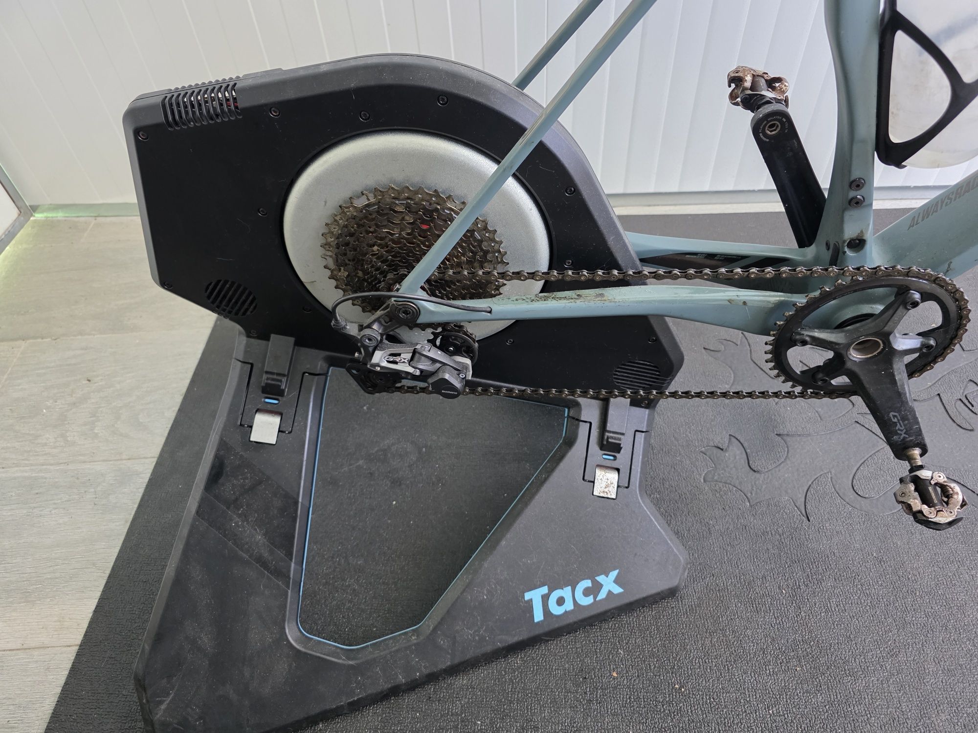 Bicicleta SUP Gravel M + Rolo Tacx Neo 2+ GPS 810