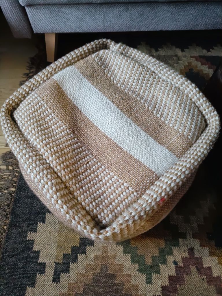 Pufa boho, pleciona, naturalna, styl skandynawski
