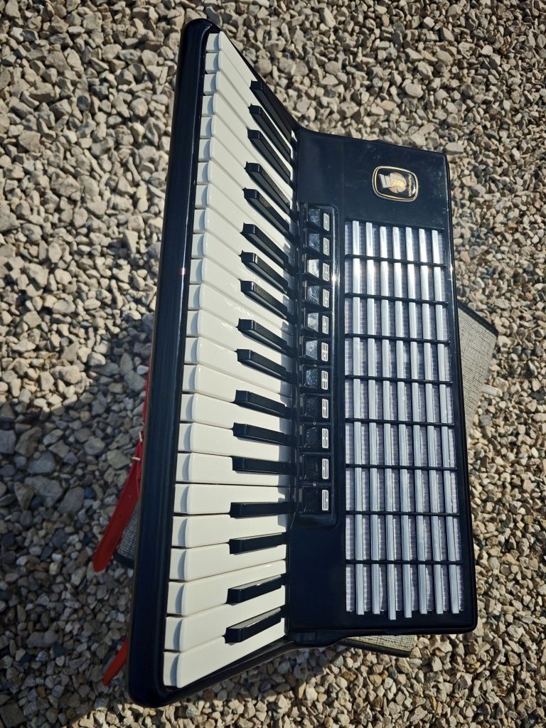 Akordeon Weltmeister Stella 120b