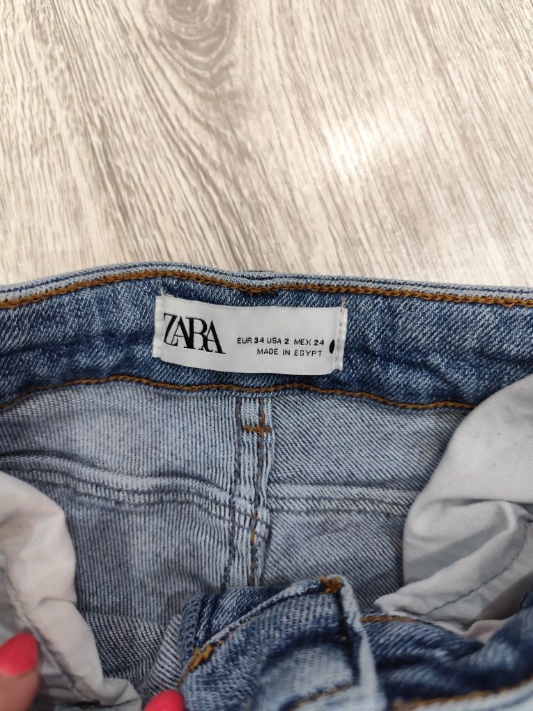 Spodnie jeans Zara 34 wąskie obcisłe z rozdarciem