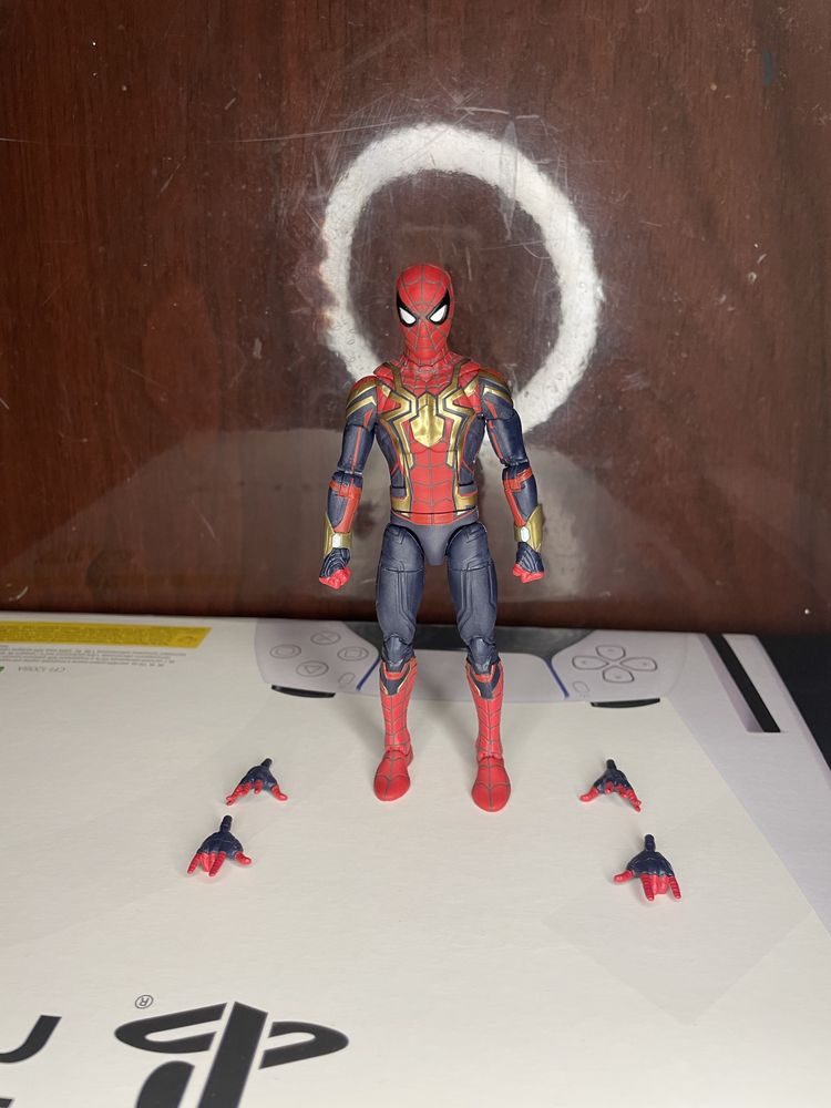 Фігурка людини павука marvel legends Tom Holland