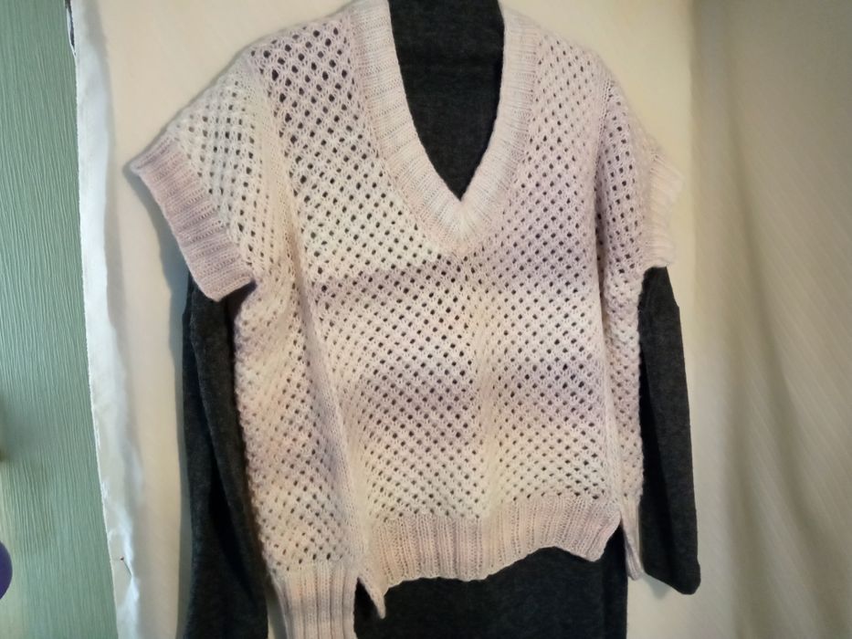 Жилетка вязаная из полушерсти секционного окрашивания