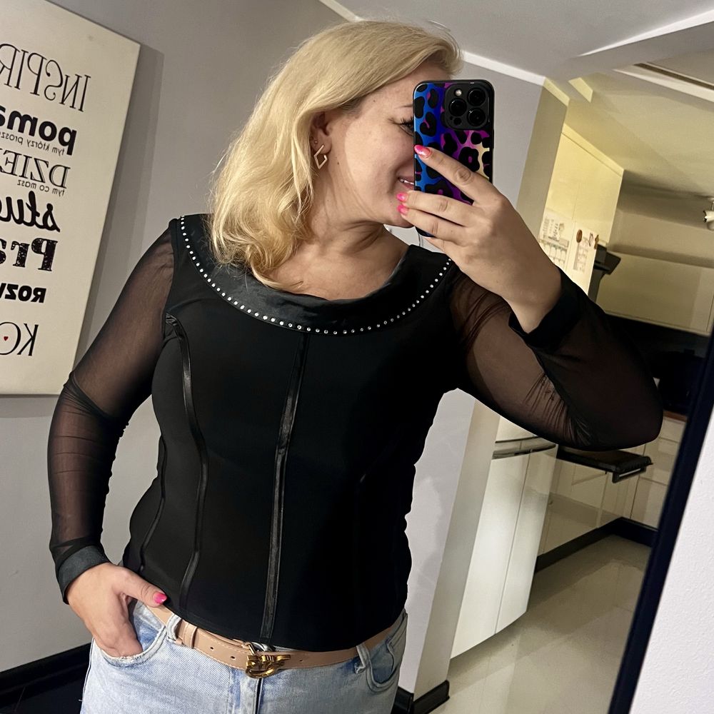 Czarna elegancka bluzka z siateczkowymi rękawami M/L