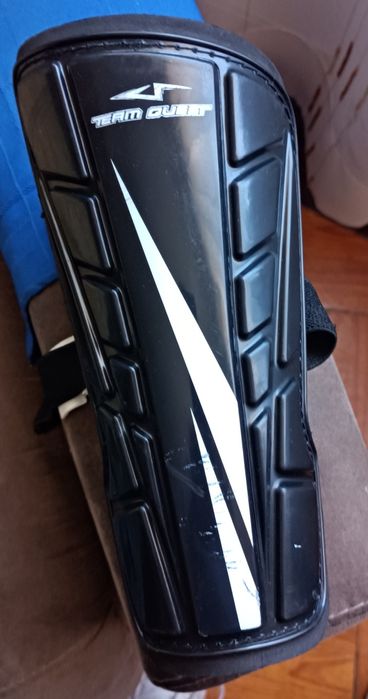 Caneleiras normais. Com norma CE 3061 EVA