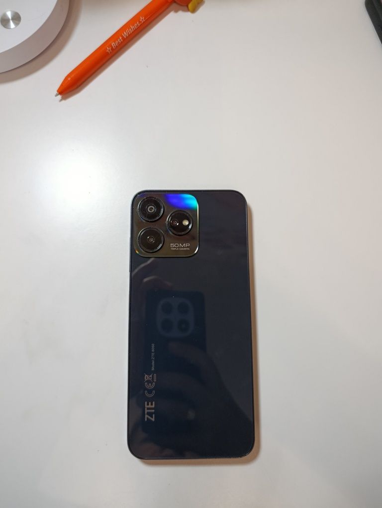ZTE 8050 Blade V50 Design