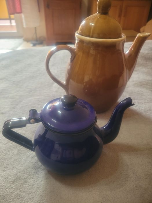 2 czajniczki do parzenia herbaty