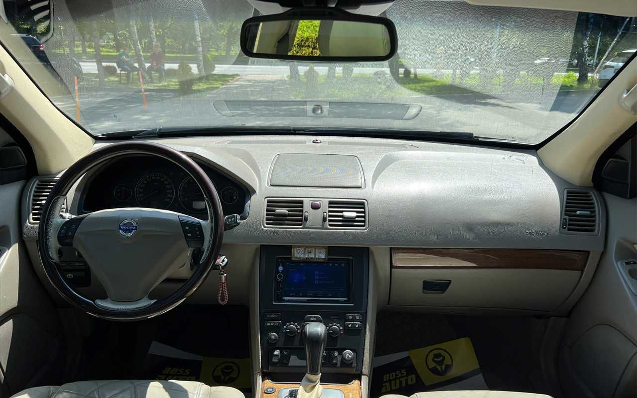 Volvo XC90  2005
