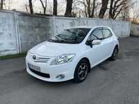 Toyota Auris 1.6 автомат