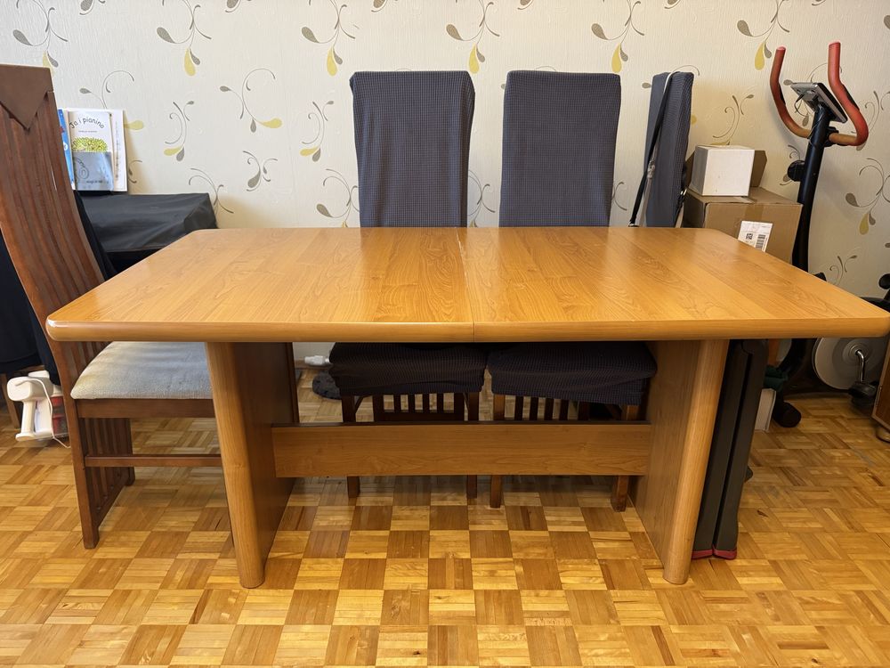 Stół rozkładany i krzesła