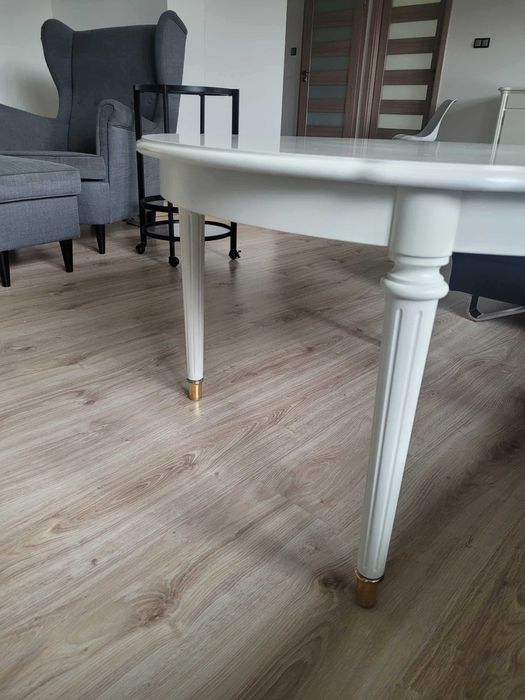 Zestaw mebli komoda, stół, krzesła