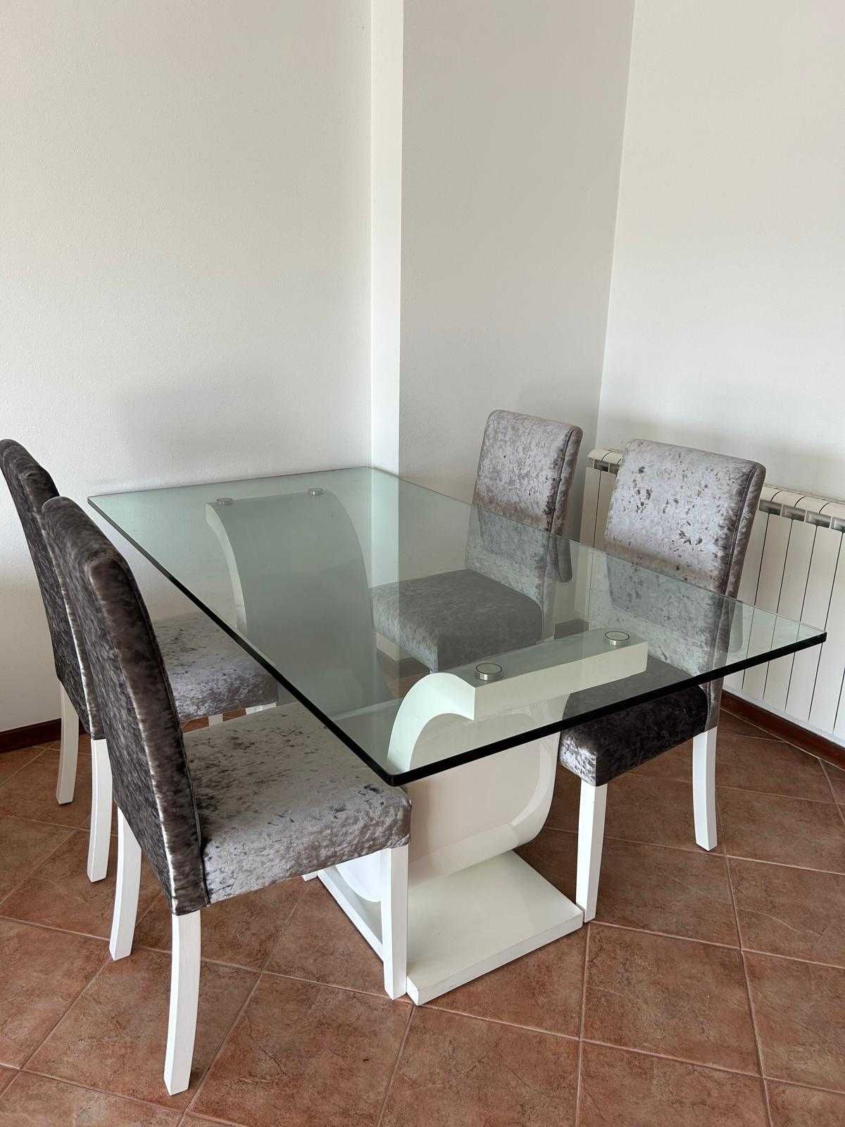 Conjunto de Mesa de Jantar com 4 Cadeiras + Mesa de Centro Estofada