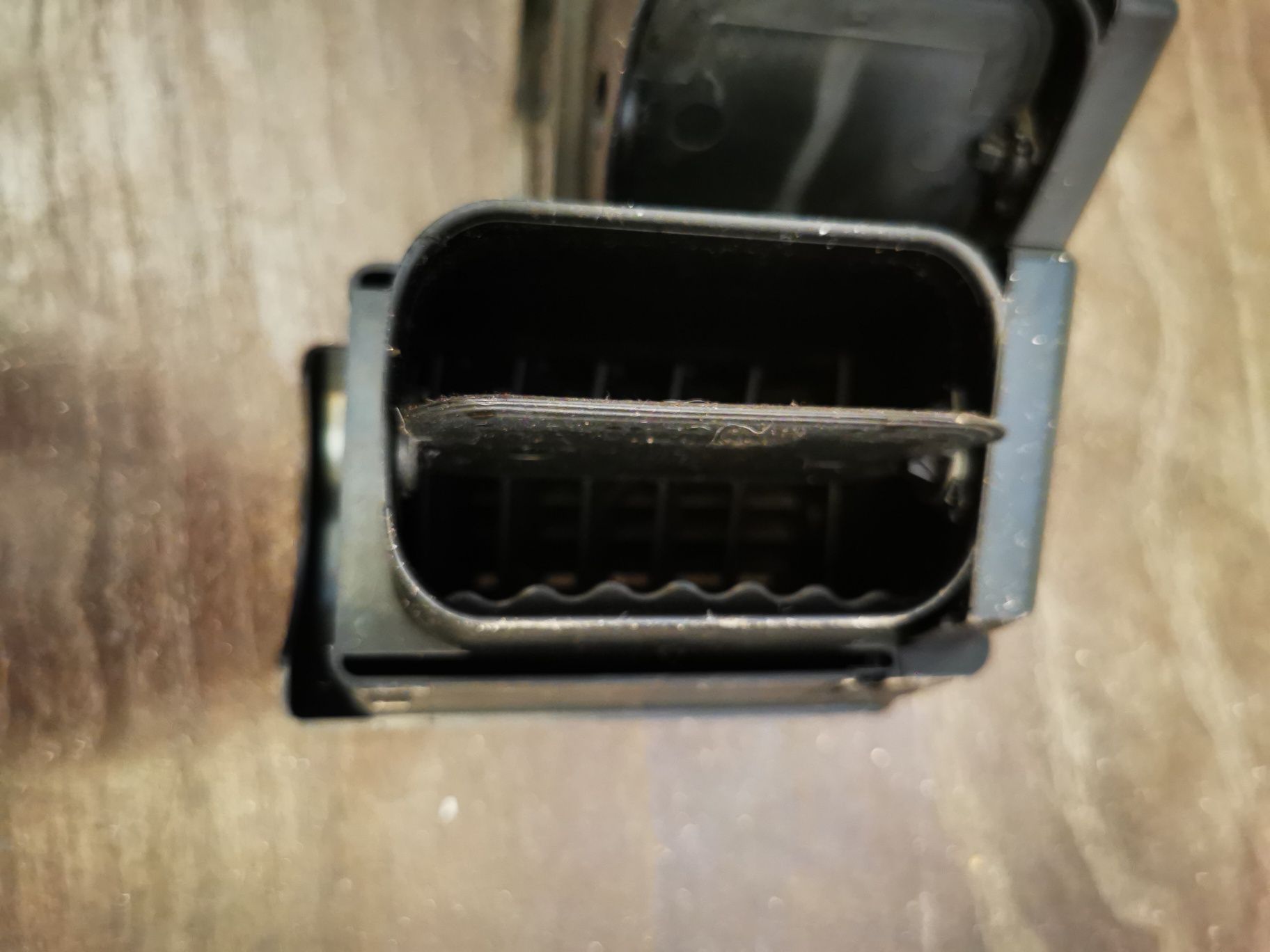 difusor de ar lateral do tablier de um Audi A4 B5