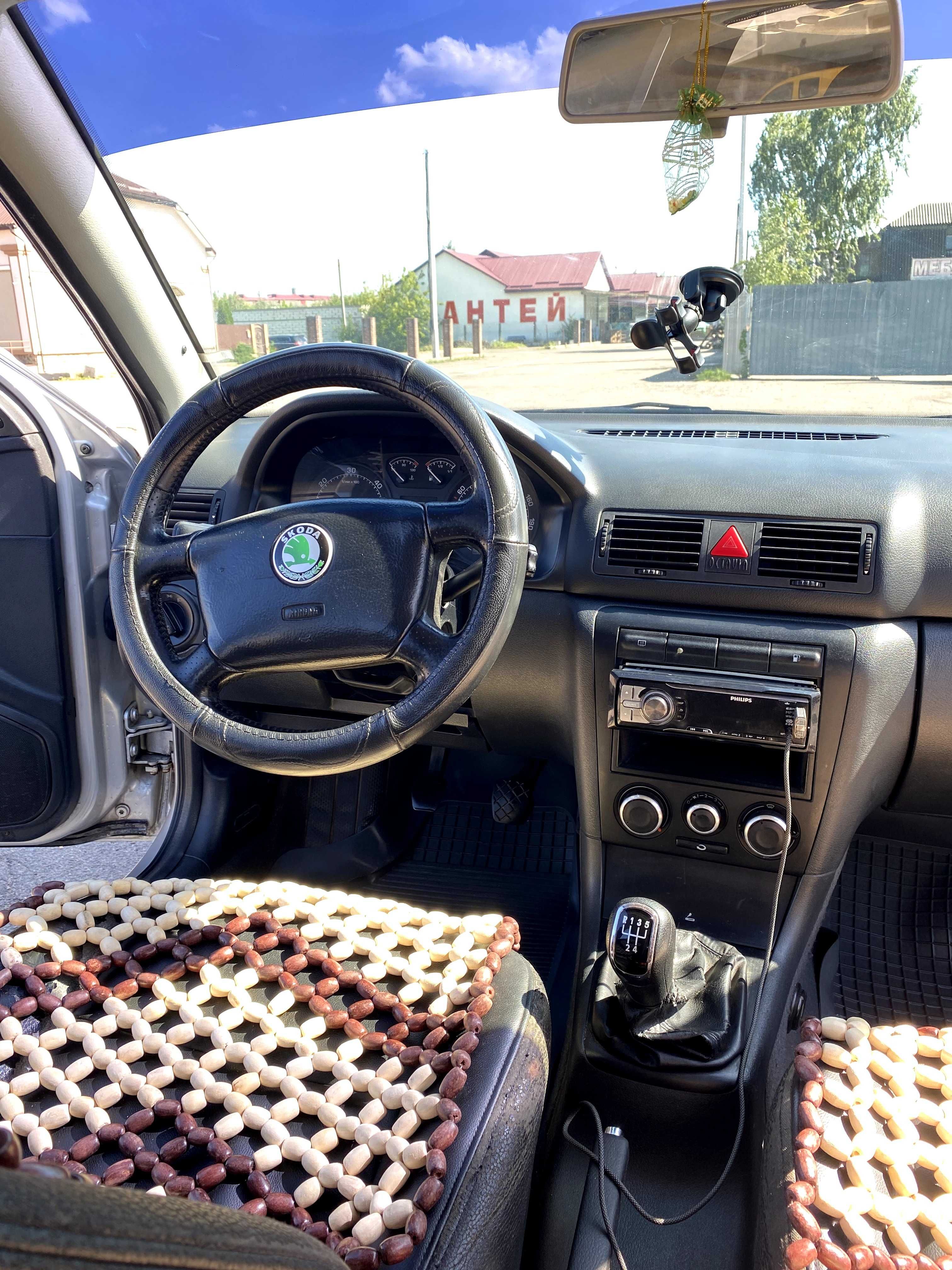 Автомобіль Skoda tur