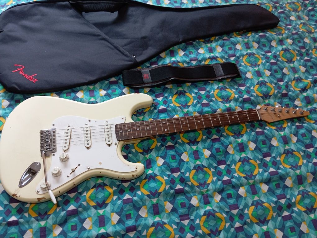 Guitarra Elétrica Fender Stratocaster