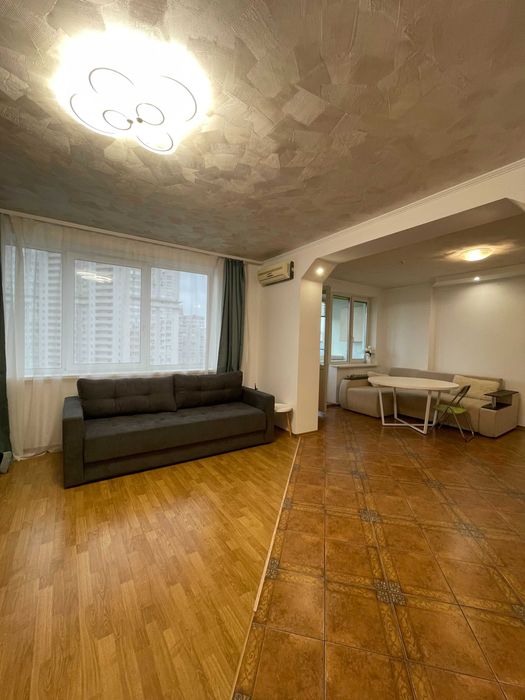 2 кім 77 мкв євроремонт вул Гришка Мих 9, смт Позняки