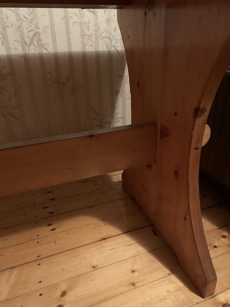 Stół sosnowy w stylu rustykalnym