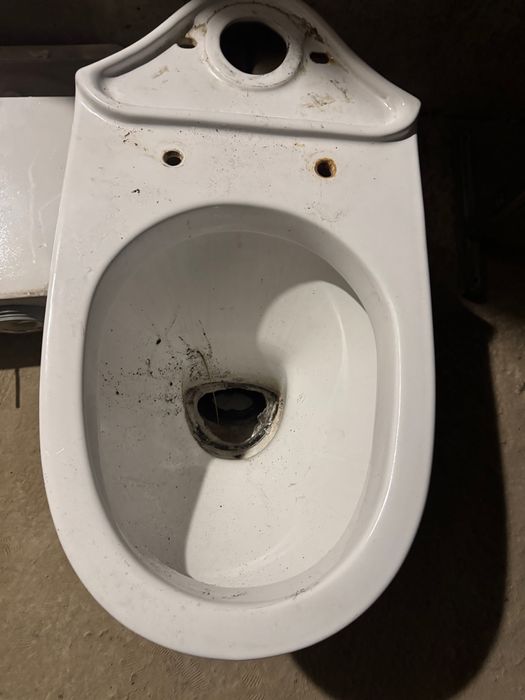 Продам унітаз з бачком,можна для робочих; під час ремонту.