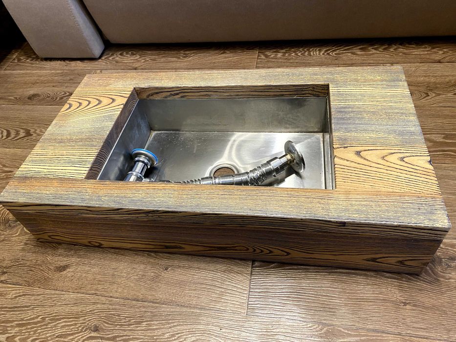 Умывальник из натурального дерева (мойка - нержавейка)