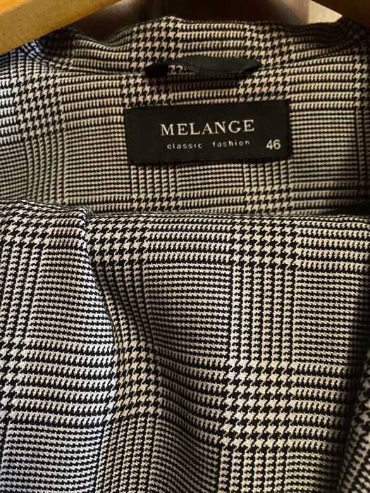 Жіночий брючний костюм