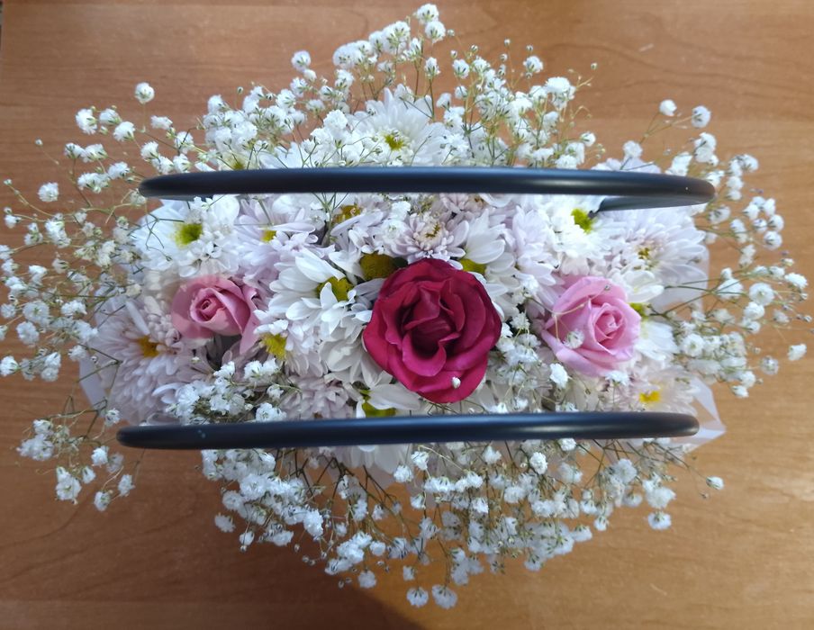 Букети та кошики з квітів та солодощів на замовлення