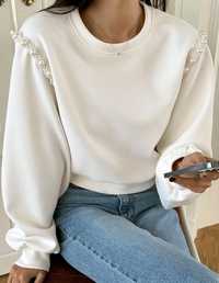 Biała bluza sweterek