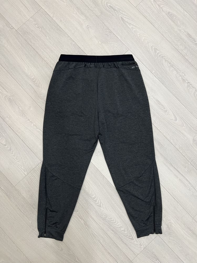 Брюки Nike M NK Dry PHNM Dri-FIT оригинал б/у в идеальном состоянии