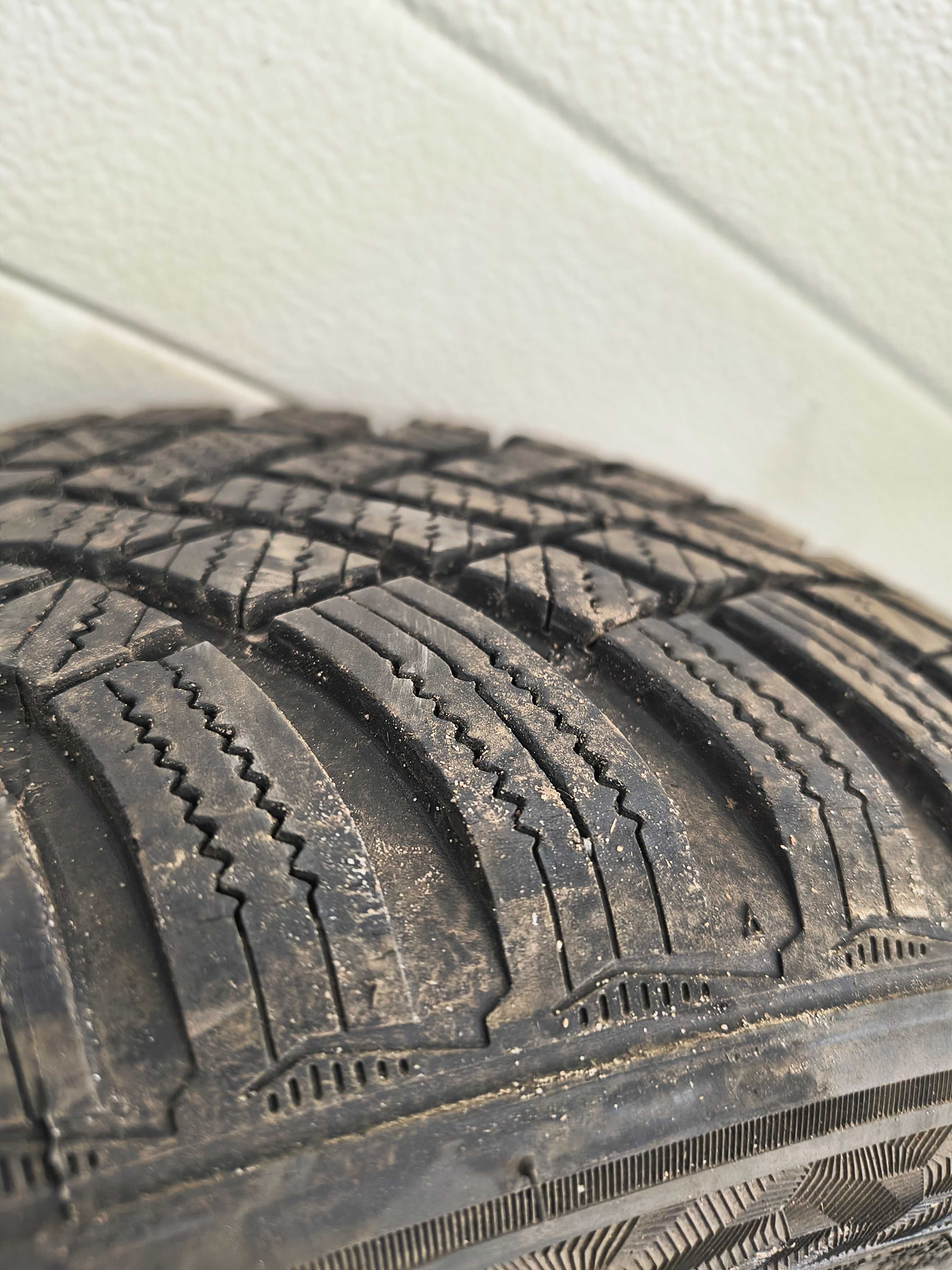 Opona hankook 215. 55. 17. hankook icept rs 3