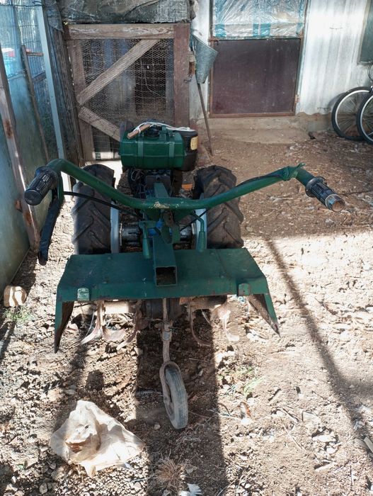 Tenho para venda este motocultivador de marca ACME  valdobbiadene com