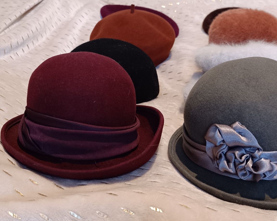 Kapelusze, berety, czapki damskie - 15 sztuk, zestaw